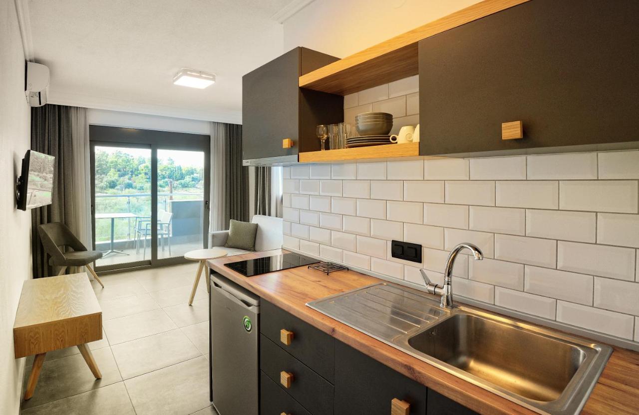 Botanica Luxury Suites ネオス・マルマラス エクステリア 写真